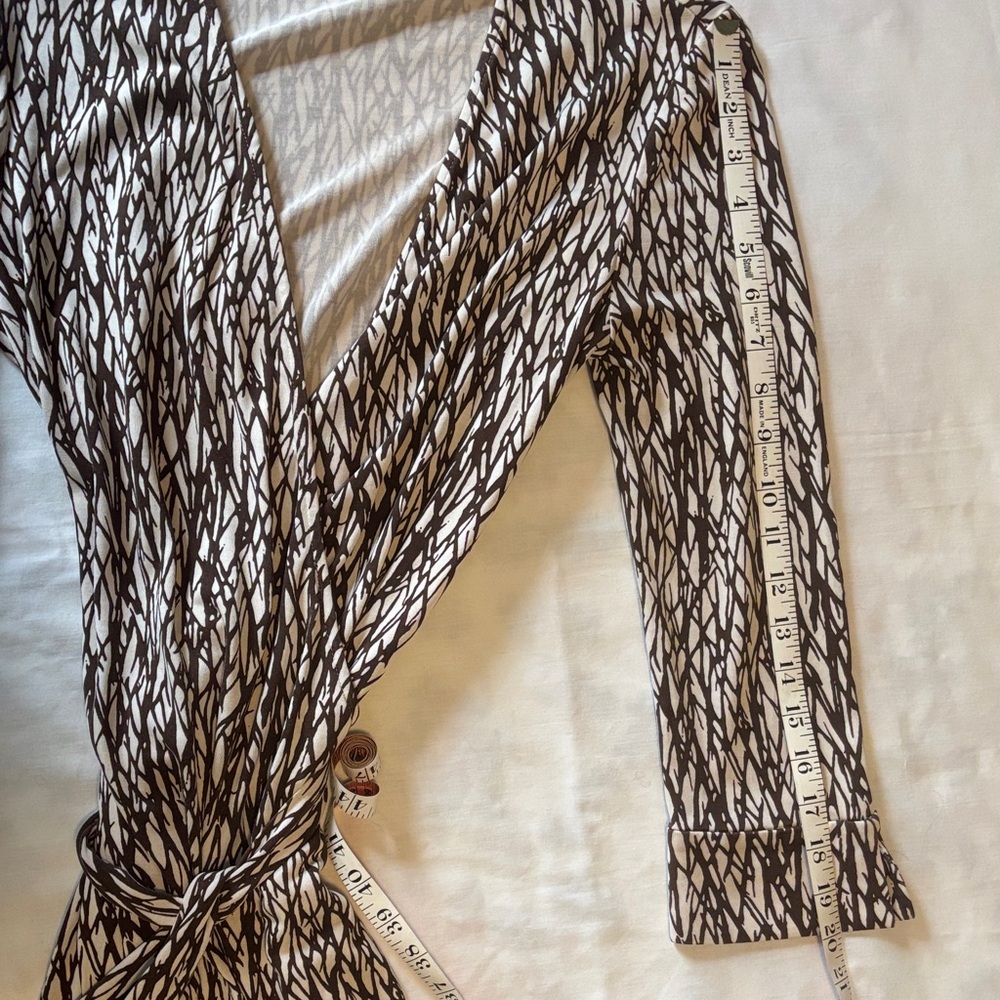 Diane Von Furstenberg Brown and Cream Patterned Dress - Picture 5 of 9